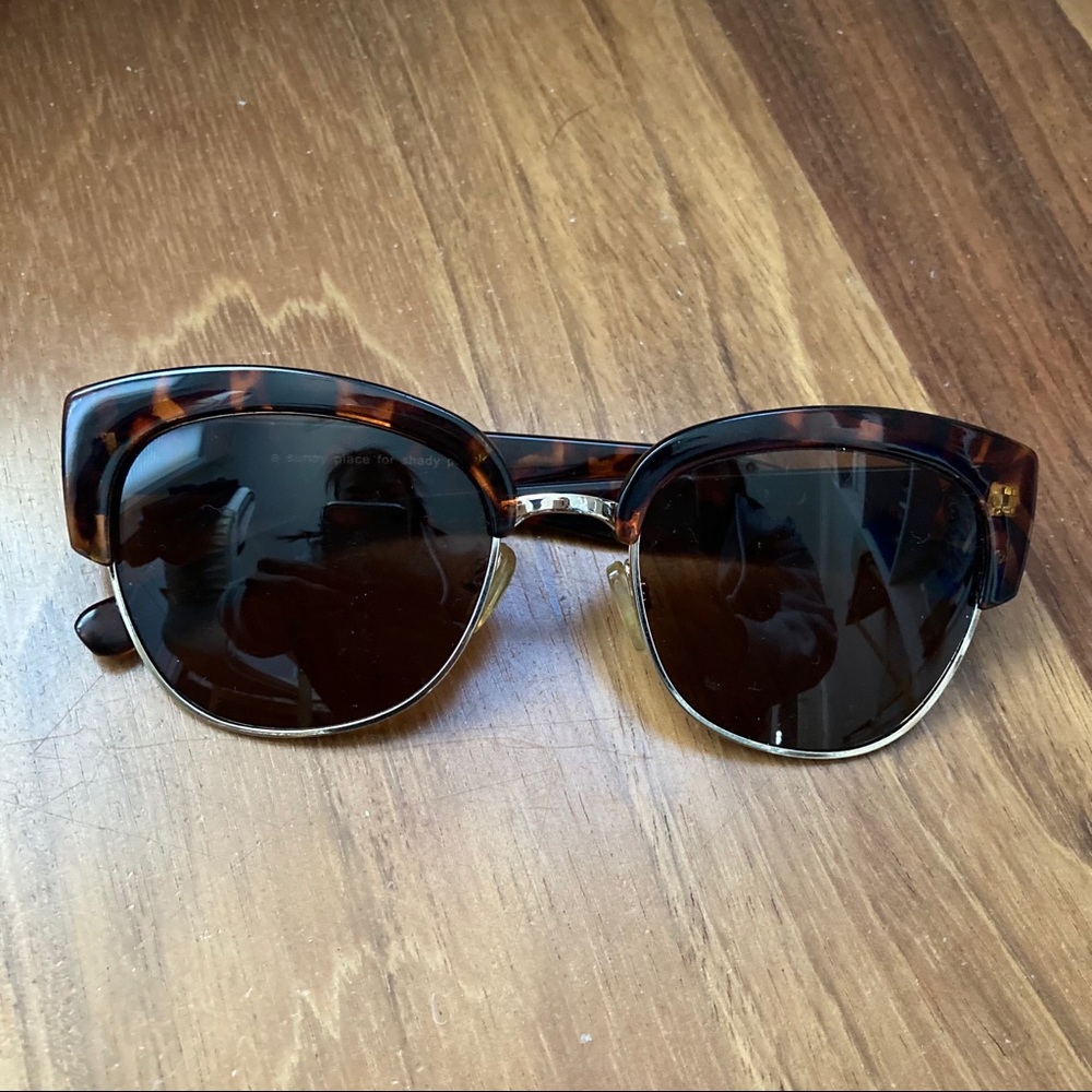 Urban Outfitters tortoise shell sunglasses